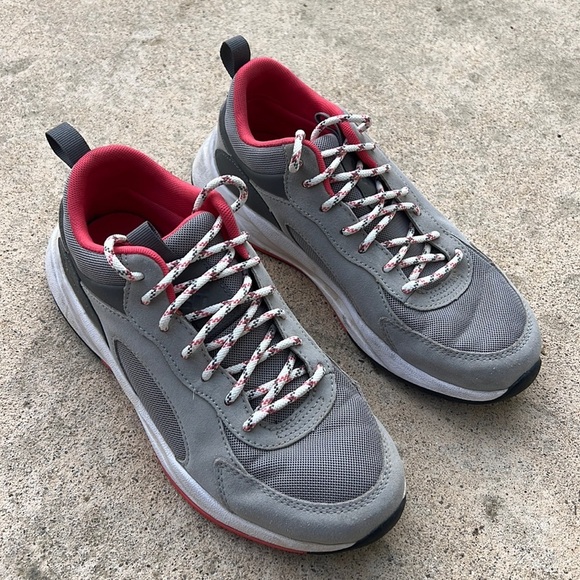 Columbia Shoes - Columbia Women's Pivot Mid Waterproof Hiking Shoe Size 9